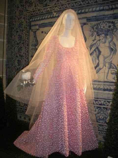 De novo Givenchy: adoro noiva de rosa!