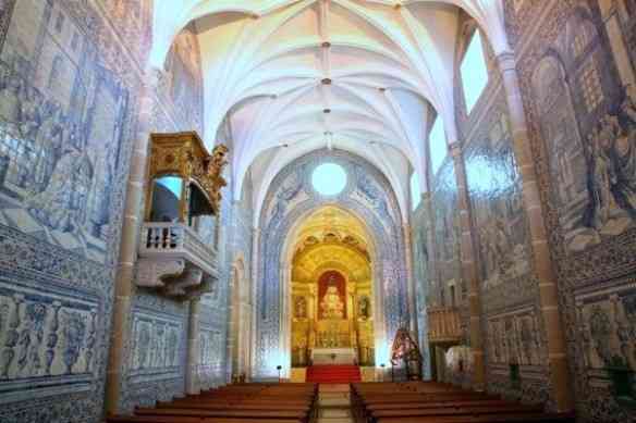 A linda igreja dos Lóis e seus extraordinários azulejos de 1711: demais! 