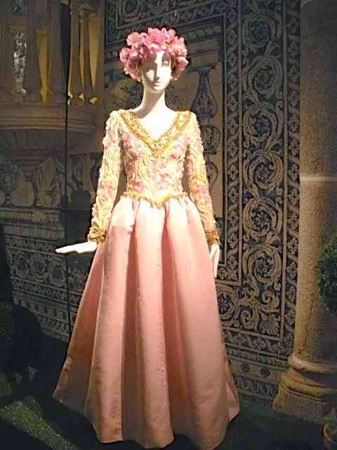 Muito Givenchy anos 80: lindo e original!