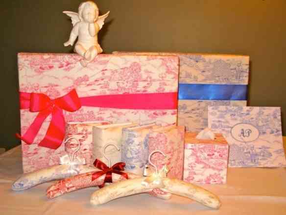 Presentes em Toile de Jouy com as embalagens combinando... Pode?! Só mesmo a divina Nadia!