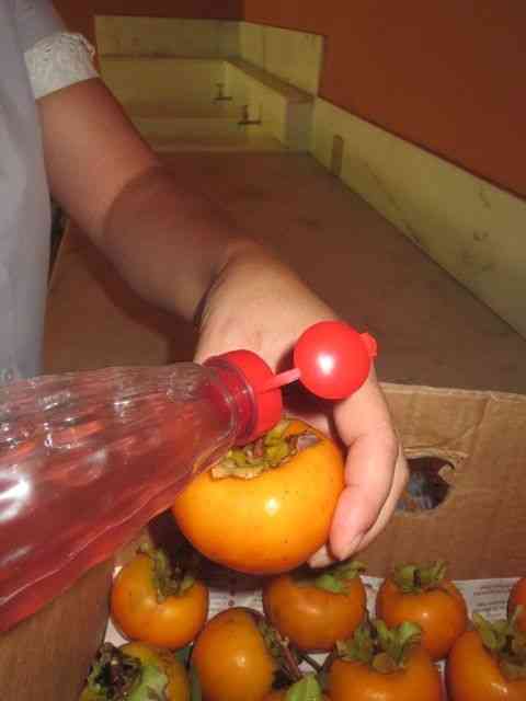 Pingar no buraquinho uma gota de vinagre…