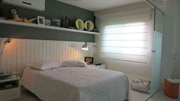 Quarto da dona de Mel: reparem que no cantinho tem uma “extra bed” para a fofa!