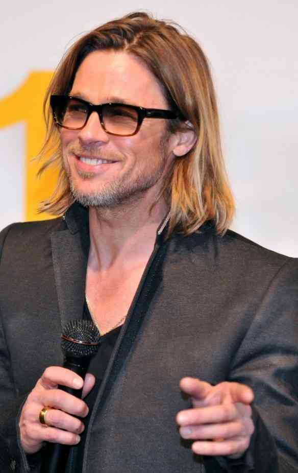 Brad-Pitt-lors-de-la-premiere-du-film-Moneyball-au-Japon-le-8-novembre-2011_portrait_w674