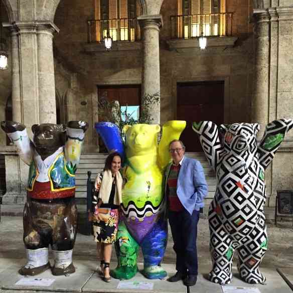 Com o Embaixador do Brasil em Cuba, Praça onde fica o sofisticado Café do Oriente: 