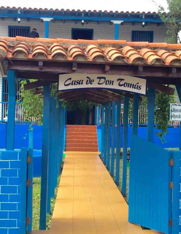 Um pedacinho da fachada do: casa centenária, orgulho na região!