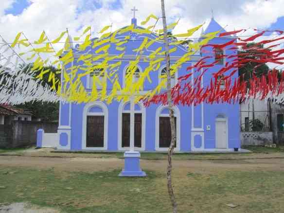 A graciosa igreja da vila de São Sebastião da Cova da Onça, em Boipeba na Bahia: inspiração!