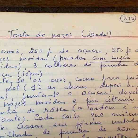 Tia Dadá, uma pérola de nossa família, brilhou em seus saraus memoráveis em Copacabana e hoje vive reclusa em São Lourenço, cuidando de seus gatos que a fazem igualmente feliz! 