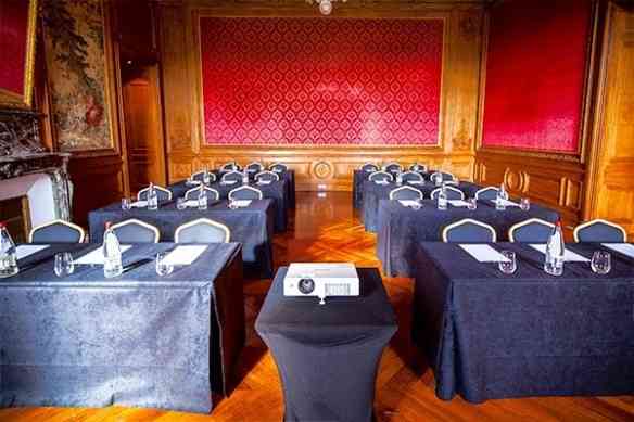 Uma sala de aula em Ferrières: luxo só!
