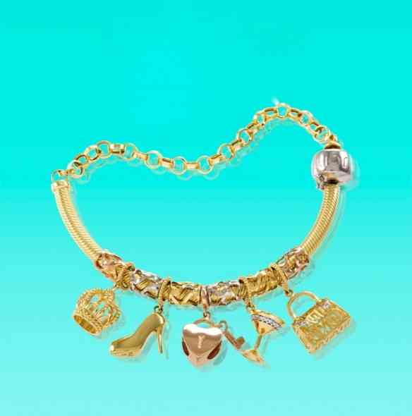 Vejam que graça... Tenho loucura por pulseira onde tudo balança!