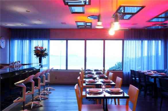 Pra um Natal moderno, um ambiente contemporâneo lindo, como o do Bar D'Hotel!
