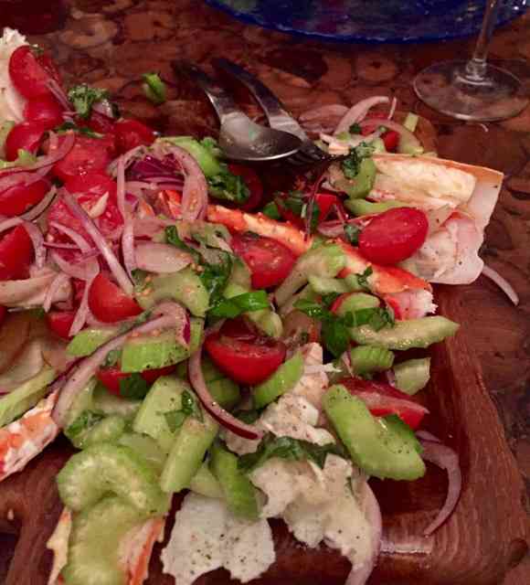 Desculpem a foto mas quando lembrei de registrar esta salada de "kingcrab" e dos deuses já tínha sido um avanço. Pudera é di-vi-na...