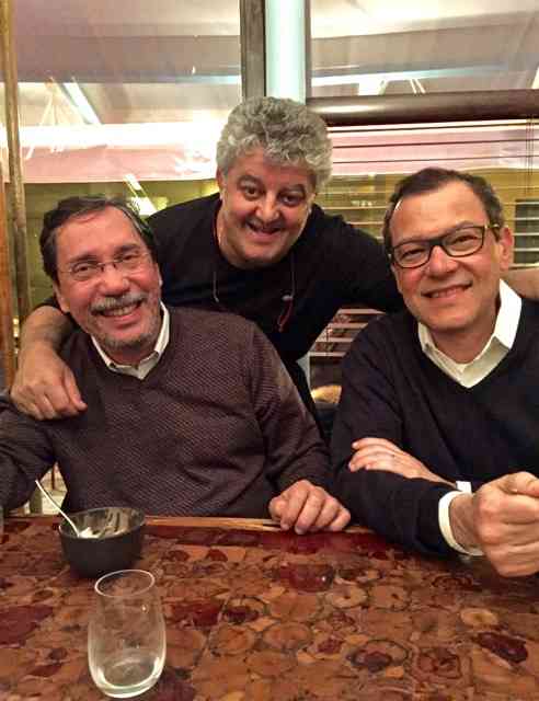 Os clientes Merval Pereira e Paulo Niemeyer com o bravíssimo Tonino... Foi uma noite muito feliz e nem era natal!