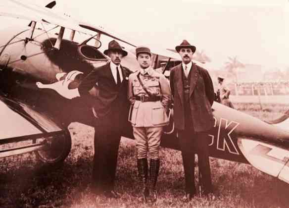 O grande Santos Dumont, o herói francês René Fonck, Lineu de Paula Machado e um avião ao fundo, logicamente,,,