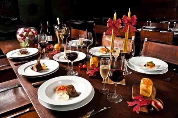 A elegância da mesa de Natal posta no Rubaiyat, dando pra vista linda do Hipódromo do Jóquei Clube! 