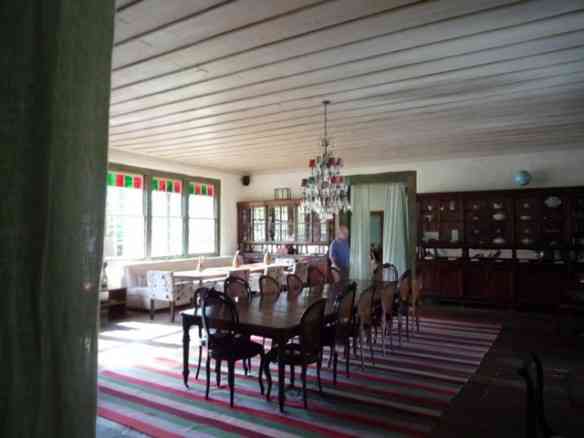 Eis a sala de jantar formal...