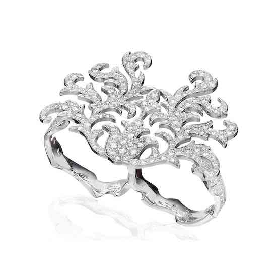 CZARINA_0001_LG1011010-II_Double-Finger-Ring-in-18K-White-Gold-with-White-Diamonds