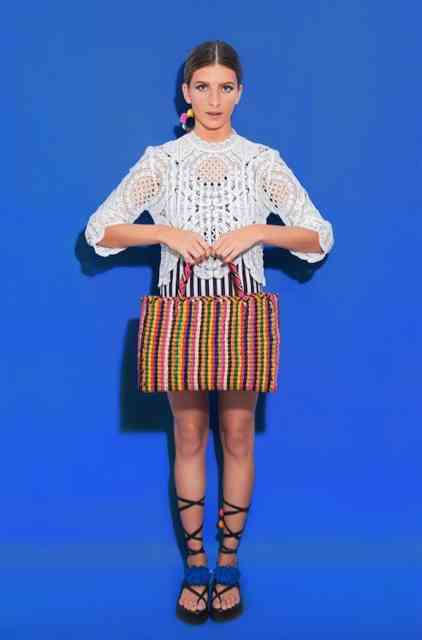 Vejam que lindo cesto completando, com louvor, o "look" mara!