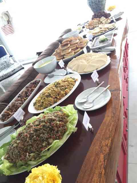 Olha que divino o "buffet" árabe da Regina!!!