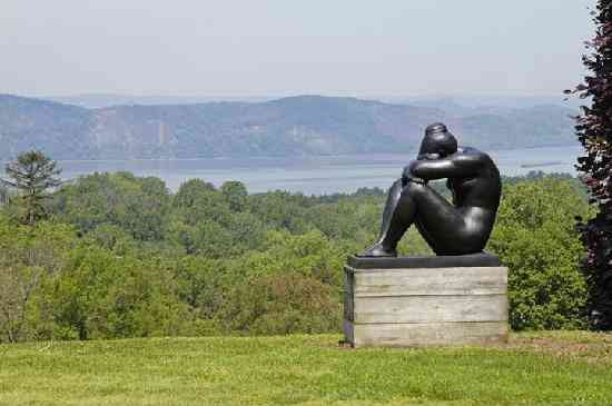 "Mulher Sentada", by Aristede Malliol que como outras lindas esculturas, enfeita o glorioso conjunto de jardins de Kykuit!