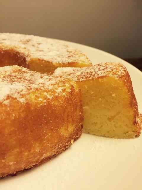 Meu preferido: bolo CREMOSO de fubá- Imagina com um cafezinho passado na hora...