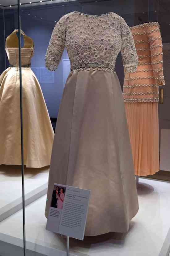 princess-diana-fashion-rules-exhibition