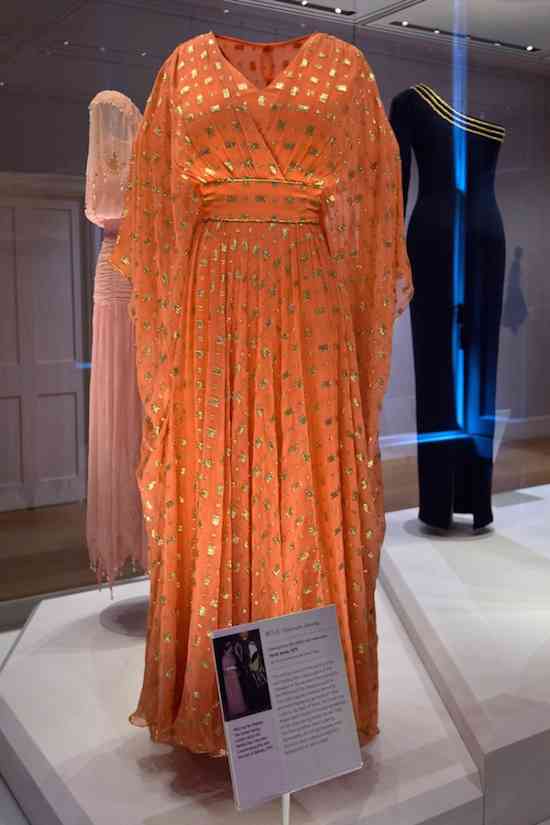 queen-elizabeth-ii-fashion-rules-exhibition