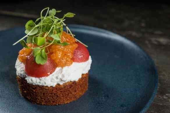 Este bolinho saborosíssimo de tomate seco é do Naturalis! Podia estar no cardápio de todos os restaurantes chics da cidade!