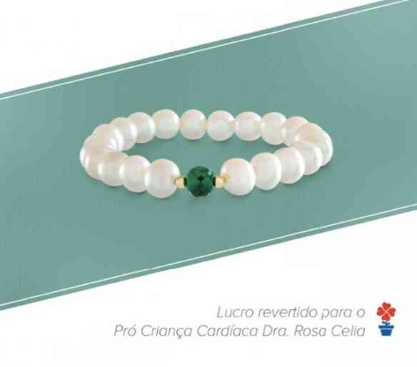 Esta é de pérolas com esmeralda, minha pedra preferida... E, como as outras, custa R$199: presente lindo para nossas mães e que cabe na maioria dos bolsos!!!