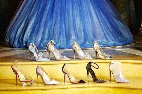 Onze estilista bombados como Charlotte Olympia, Manolo Blahnik e Jimmy Choo fizeram suas versões do sapatinho de cristal: Frisson fashion!