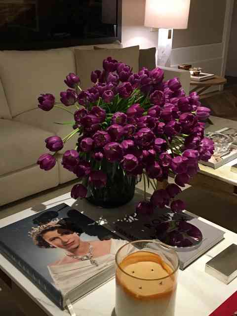 Este "bouquet" roubava a cena da sala chic de Dado Castelo Branco!