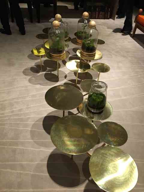 Outro objeto que me chamou a atenção foi esta mesa estilo "centopéia": escultura com atribuição!