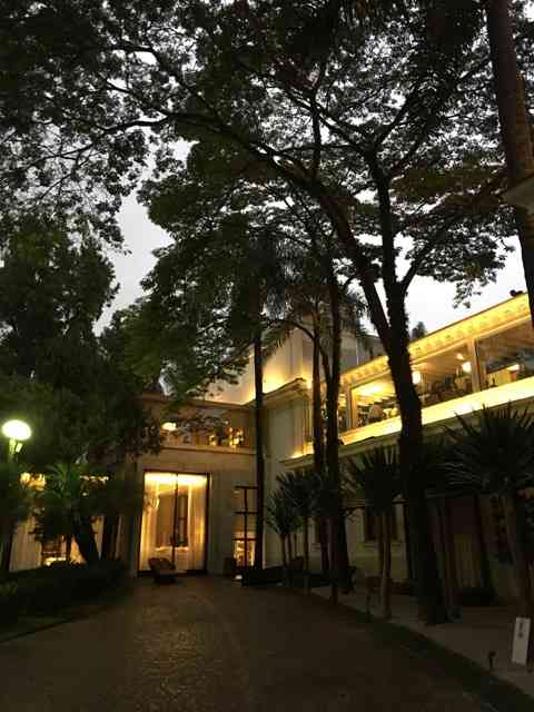 Achei esta a fachada mais triunfal da Casa Cor SP.