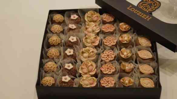As caixas de docinhos deliciosos da "LOUZIEH DOCES" mais parecem de jóias, tal o capricho e beleza!