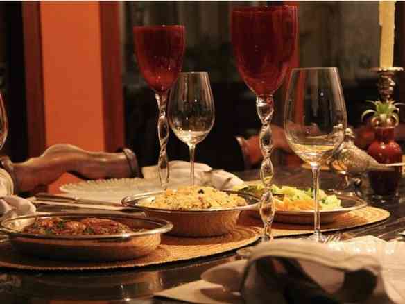 À mesa com a elegância de Kitty Assis!