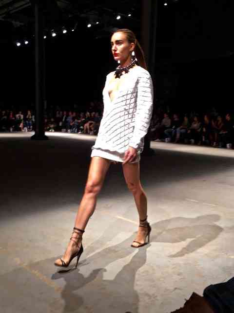 Amei esta suéter/vestido, lindo pra "20 Forever"!