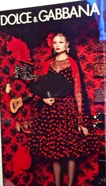 Ou ainda toda montada de Dolce Gabbana: Luxo só!