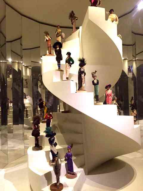 Exposição Retrospectiva Divina DA Boneca “Barbie”, EM Paris: Imperdível!