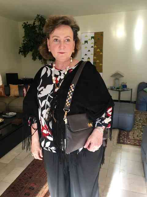 A querida Doutora Margareth Dalcomo com sua linda bolsa by Claudia D'Ávila: pura elegância!