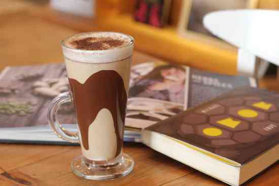 Momo Gelato- Cafe Copacaban a - cappuccino com doce de leite argentino e raspas de chocolate belga – R$18,00
