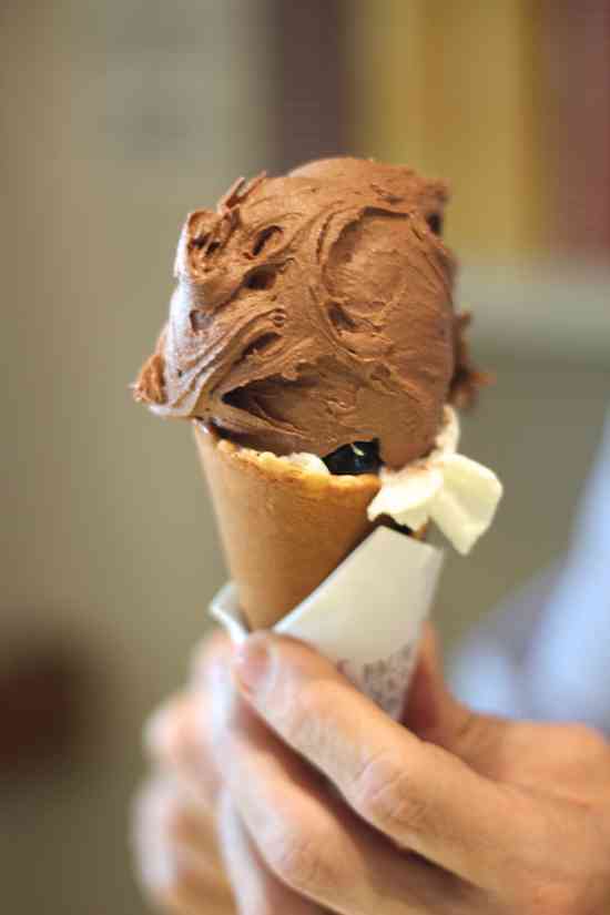 Momo Gelato - Cono Copa (casquinha artesanal recheada com pana e cereja negra italiana)