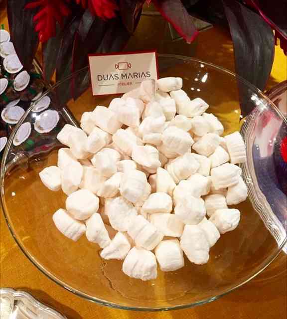 Começo mostrando logo a minha paixão: bala de coco de antigamente, daquelas que derrreeeeetteemmmm na boca: mara!!!!!