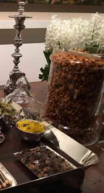 E esperando para acompanhar... Um pé-de- moleque de comer rezando: luxo só!