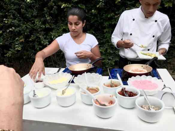 Passo a passo: Escolhemos o recheio (que pode ser combinação de vários sabores)...