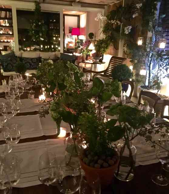 Vejam que lindo o centro de mesa: como era 31 de outubro, "dia das bruxas", 
