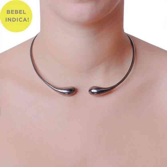 Louca por este colar, que a modernidade chama de "choker"!