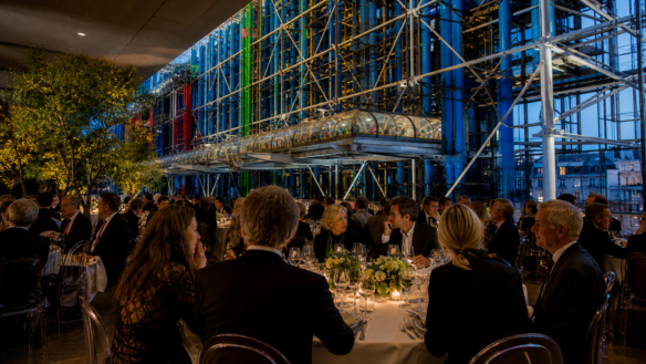 Imagem editorial de jantar no Centre Pompidou